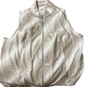 Women's Chico’s Zenergy Neema Vest Womens Size 3 US Extra Large/16 Gold